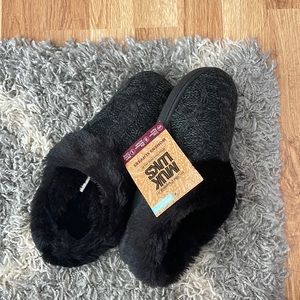 NWT Muk Luk black slippers